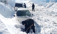 40 روستای فریدونشهر در محاصره برف/ عملیات امداد آذوقه‌رسانی با بالگرد آغاز شده است